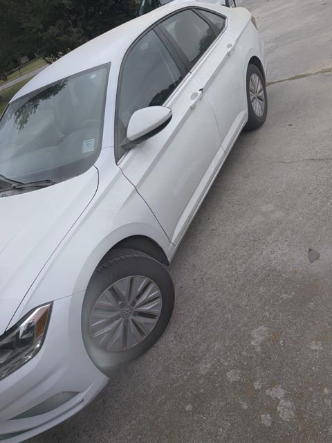 Used 2019 Volkswagen Jetta FWD image 2