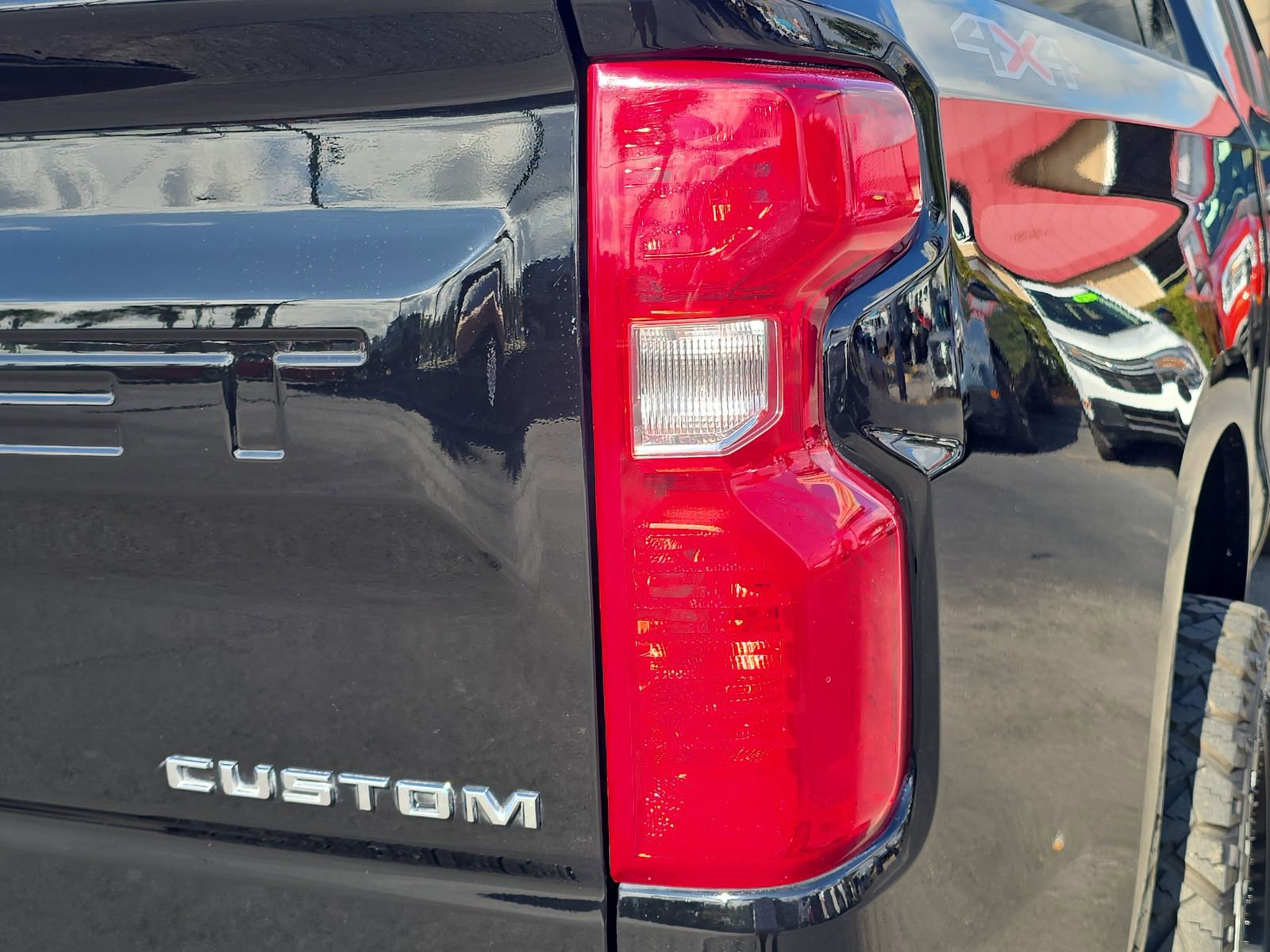 Used 2023 Chevrolet Silverado 1500 Custom image 6