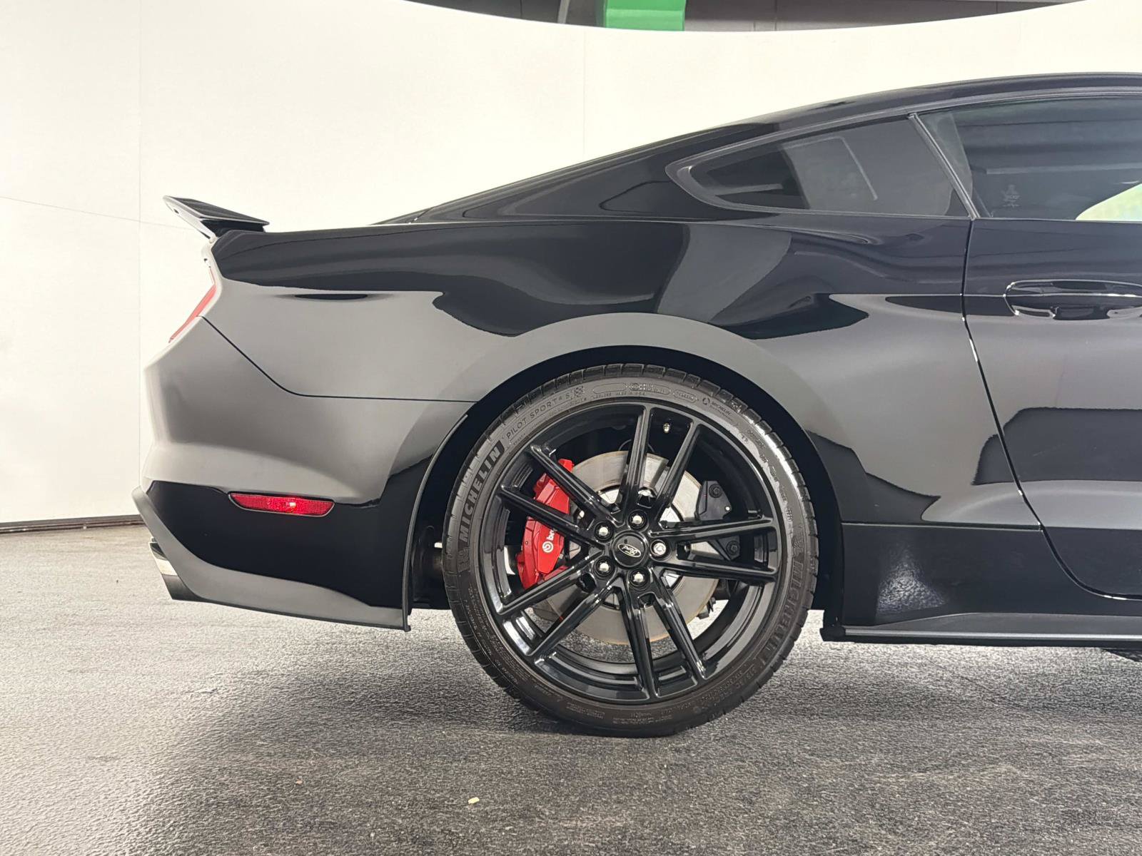 Used 2022 Ford Mustang Shelby GT500 w/ Technology Package RWD image 19