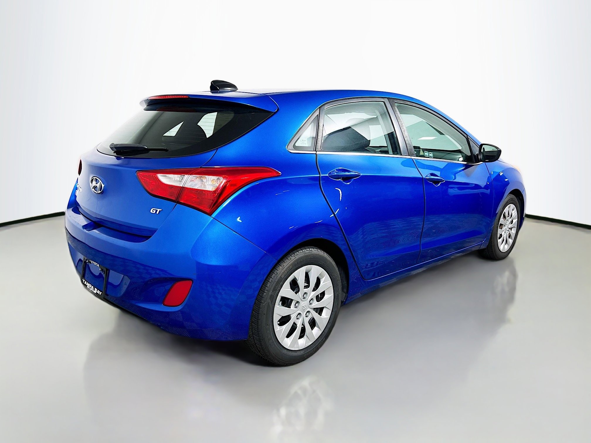 Used 2017 Hyundai Elantra GT image 4