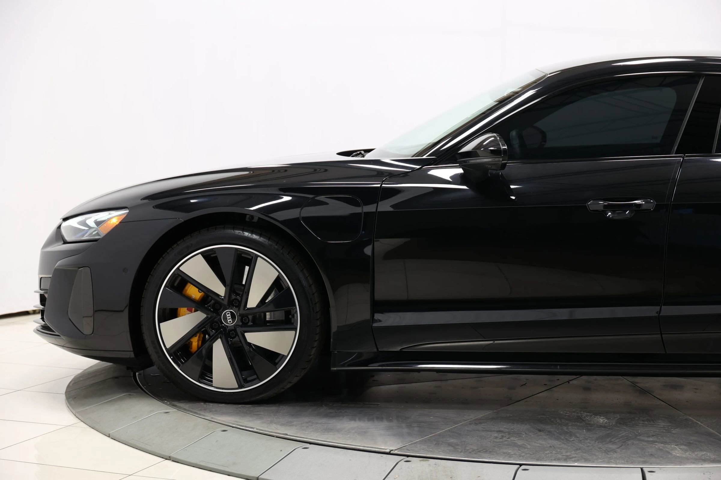 Used 2022 Audi RS e-tron GT w/ Carbon Performance Package image 8