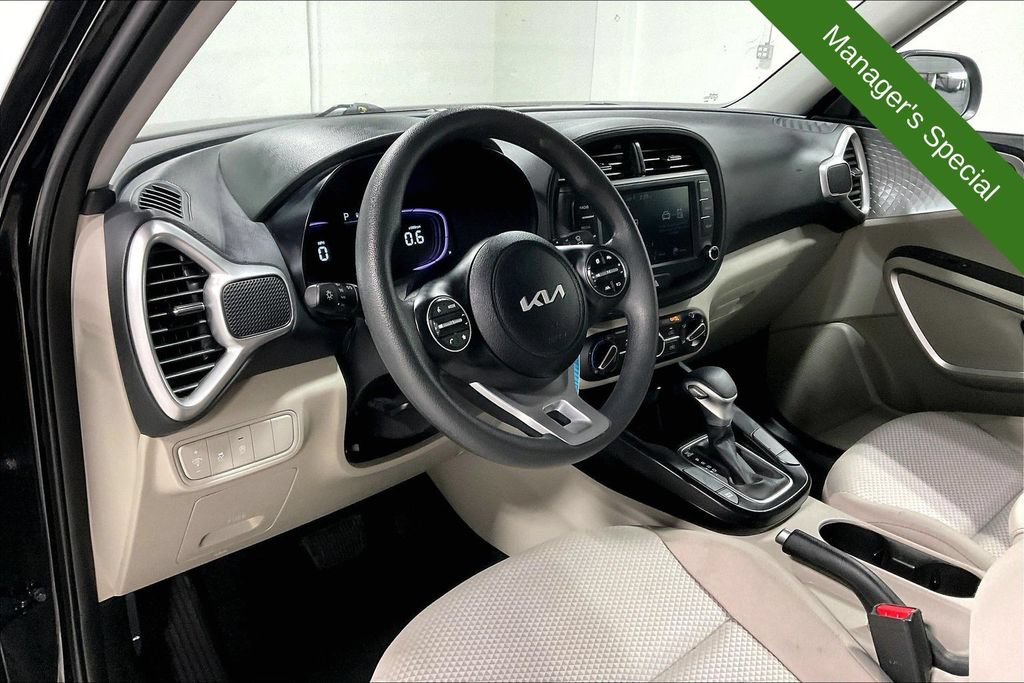 Used 2025 Kia Soul LX w/ LX Technology Package FWD image 16