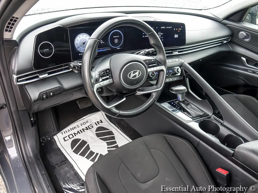 Used 2025 Hyundai Elantra SEL FWD image 10
