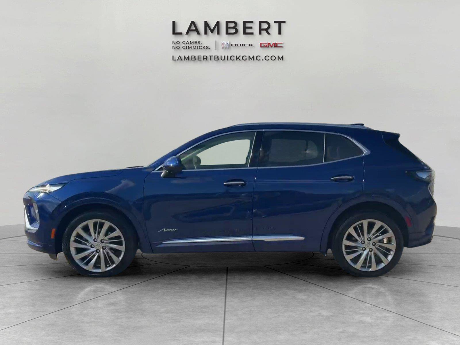 Used 2025 Buick Envision Avenir AWD/4WD image 2