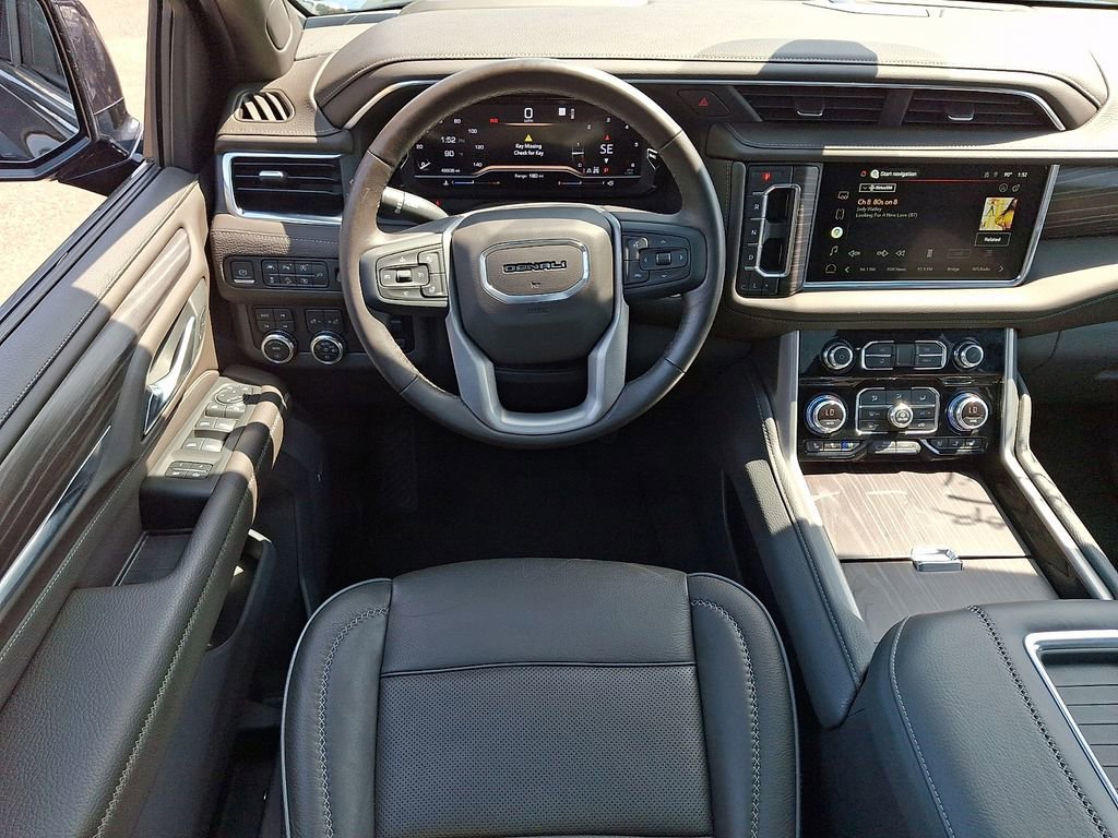 Used 2022 GMC Yukon Denali w/ Denali Premium Package AWD/4WD image 12