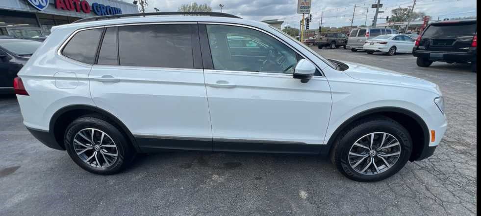 Used 2020 Volkswagen Tiguan SE w/ Panoramic Sunroof Package AWD/4WD image 4