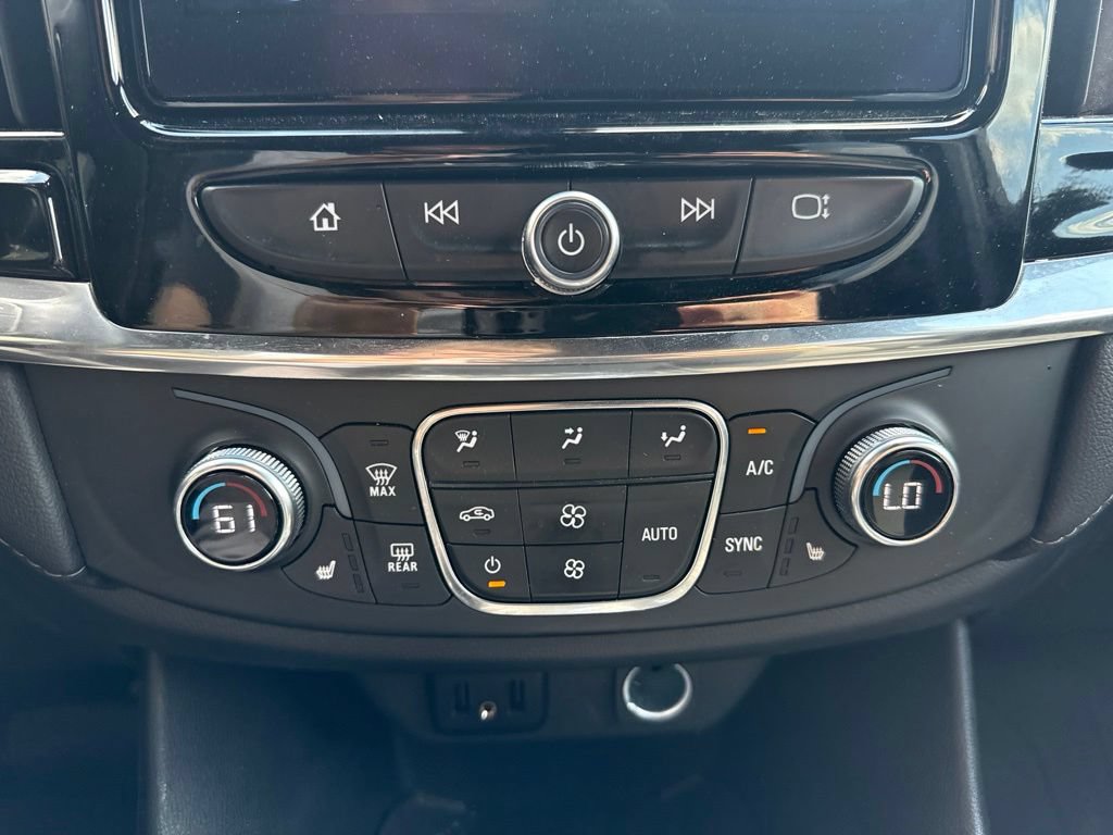 Used 2023 Chevrolet Traverse LT FWD image 26