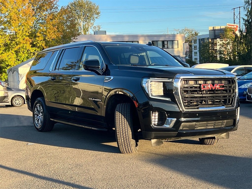 Used 2023 GMC Yukon XL SLE image 3