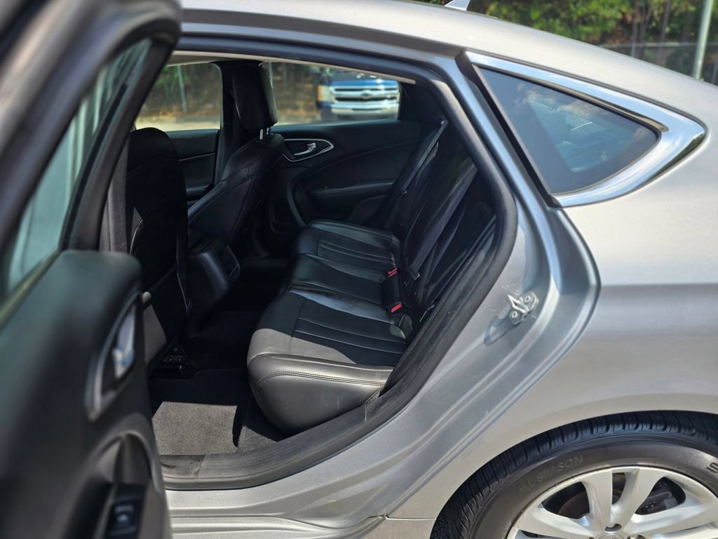 Used 2017 Chrysler 200 Limited Platinum FWD image 9