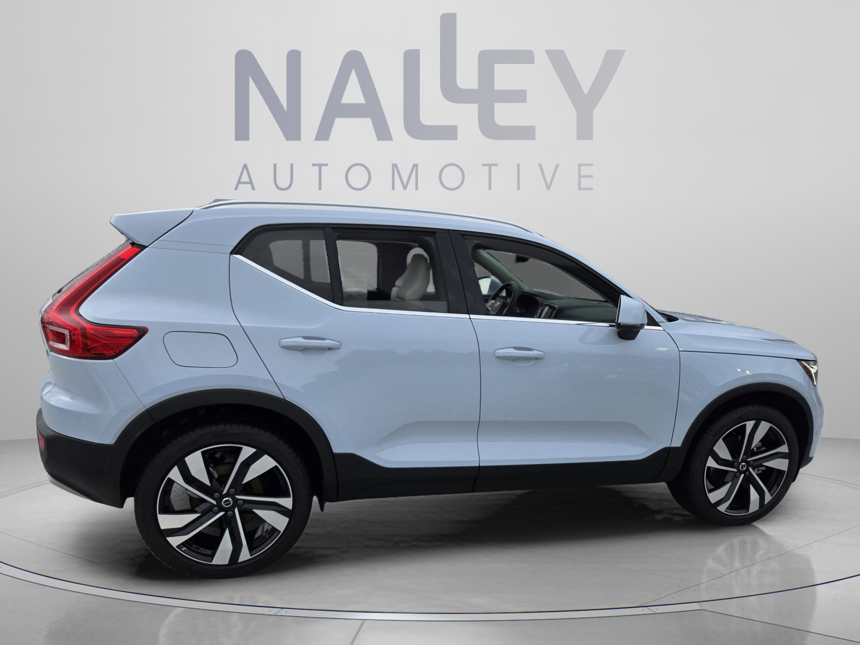 Used 2025 Volvo XC40 B5 Ultra AWD/4WD image 6