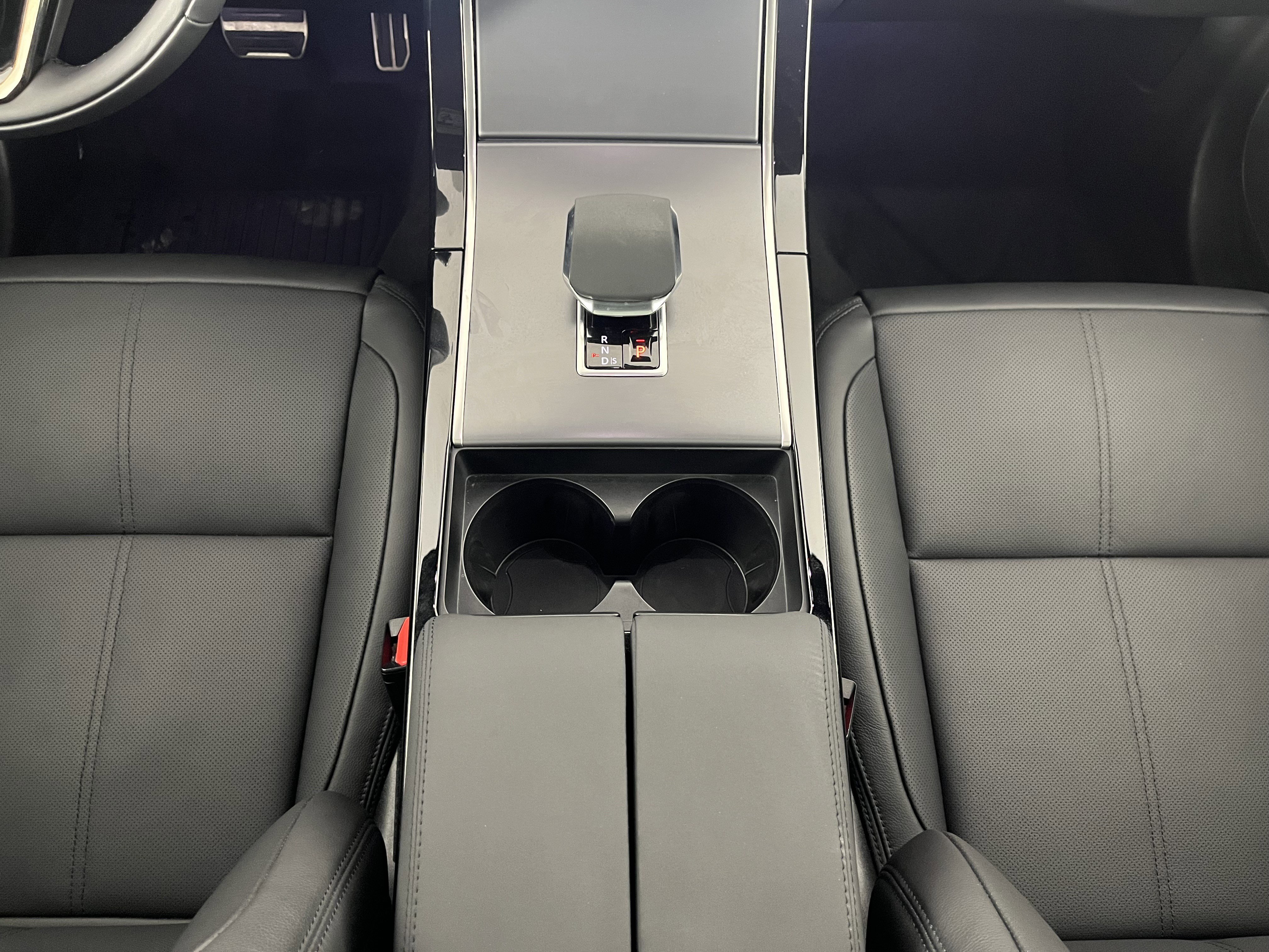 Used 2024 Land Rover Range Rover Velar Dynamic SE image 16