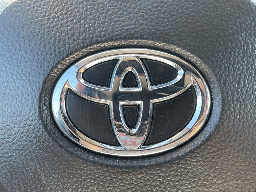 Used 2025 Toyota Corolla LE FWD image 28