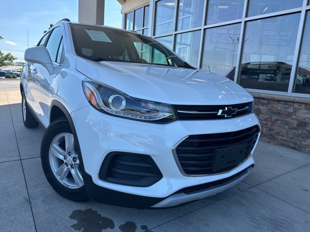 Used 2020 Chevrolet Trax LT w/ Driver Confidence Package FWD image 2