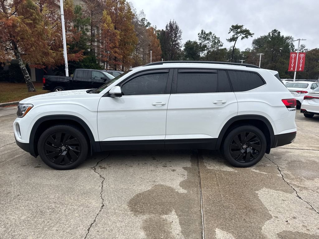 Used 2024 Volkswagen Atlas SE image 2