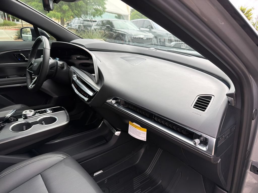 New 2026 Cadillac Lyriq Signature Sport w/ LPO, Floor Liner Package RWD image 38