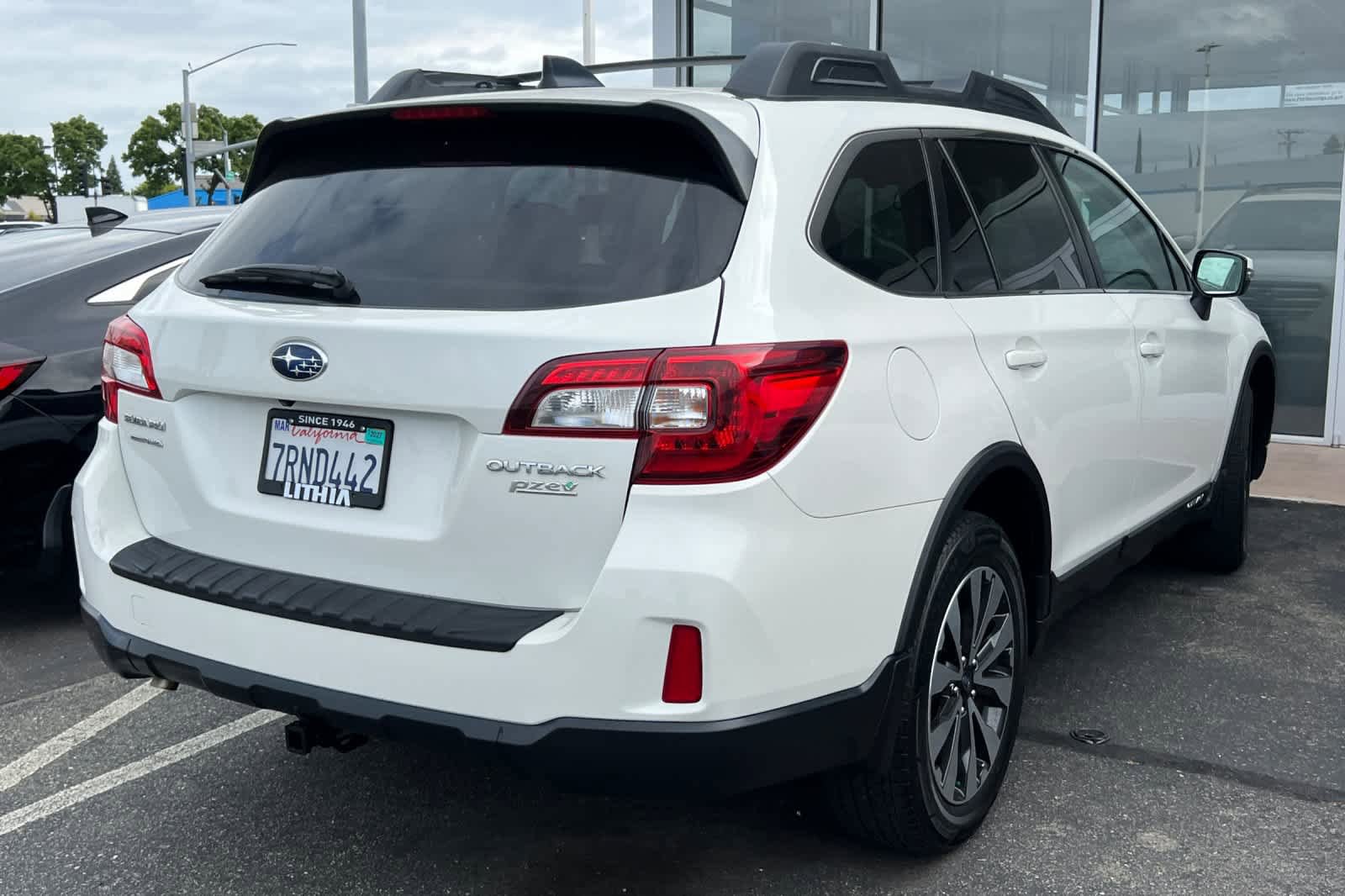 Used 2016 Subaru Outback 2.5i Limited AWD/4WD image 4