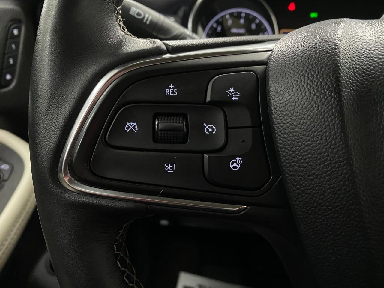 Used 2023 Buick Encore GX Essence w/ Experience Buick Package FWD image 16