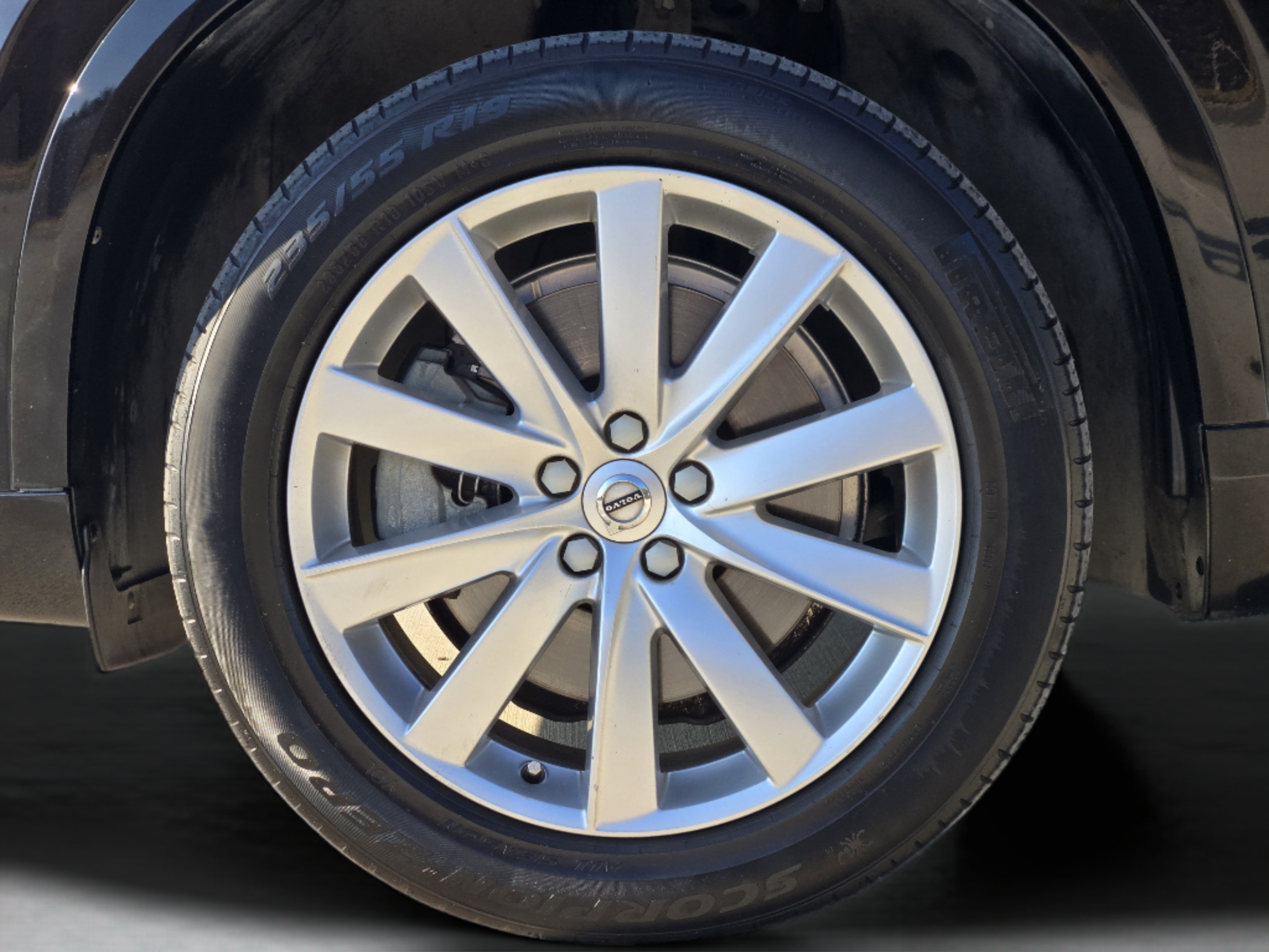 Used 2016 Volvo XC90 T6 Momentum w/ Momentum Plus Package AWD/4WD image 33