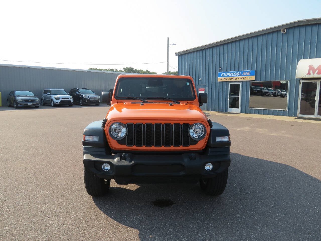 Used 2025 Jeep Wrangler Sport AWD/4WD image 3