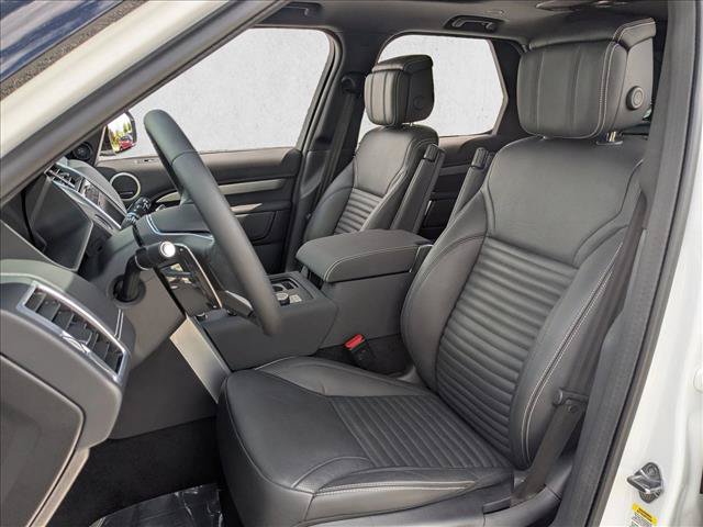 Used 2025 Land Rover Discovery Dynamic SE AWD/4WD image 17