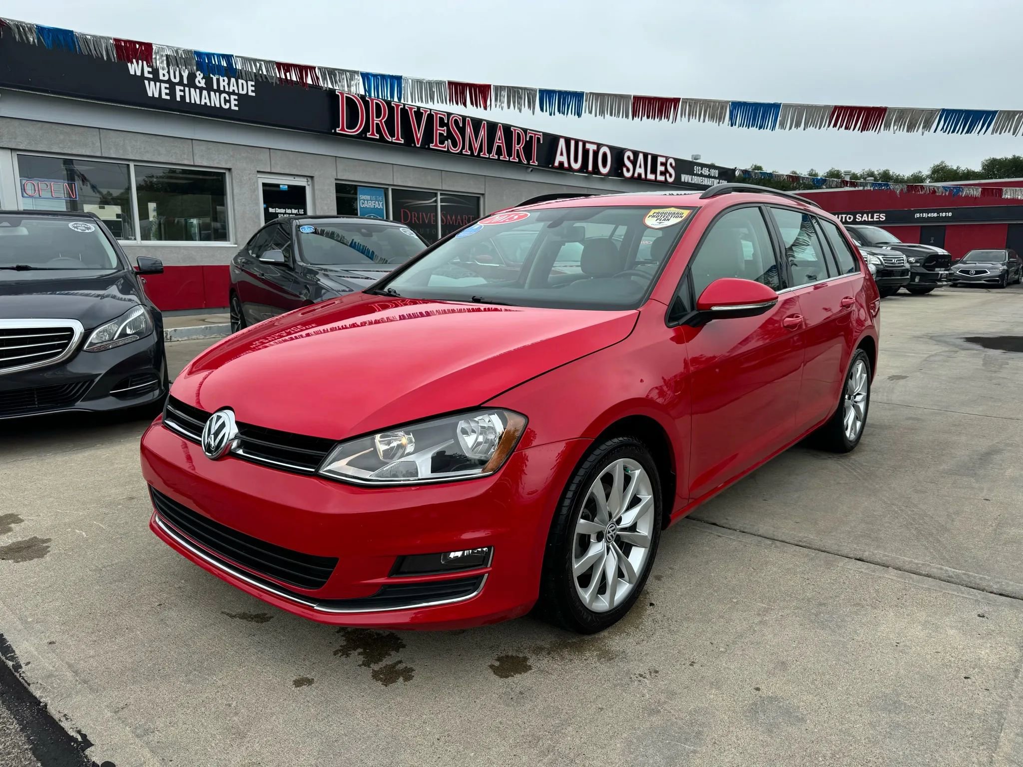 Used 2015 Volkswagen Golf SE image 2