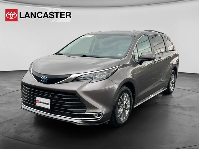 Certified 2024 Toyota Sienna XLE FWD image 3