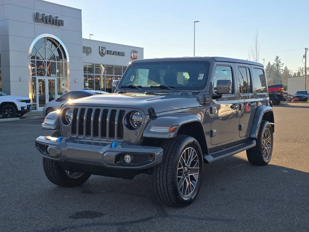 Used 2022 Jeep Wrangler Unlimited Sahara AWD/4WD image 1
