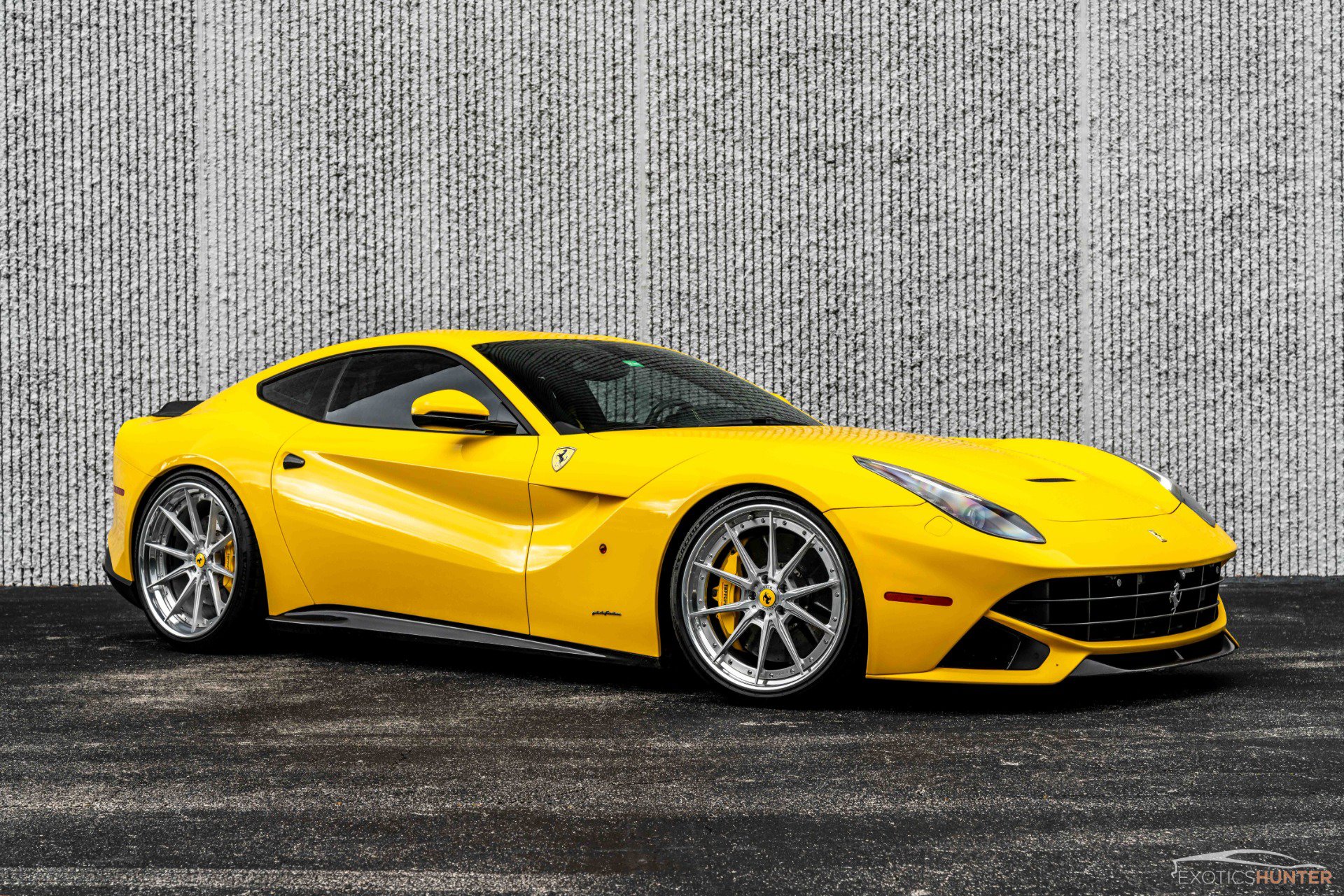 Used 2014 Ferrari F12 Berlinetta RWD image 8