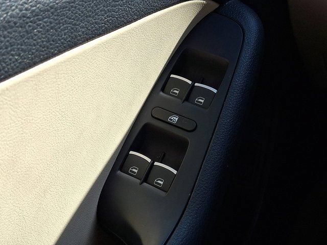 Used 2014 Volkswagen Jetta SE FWD image 29
