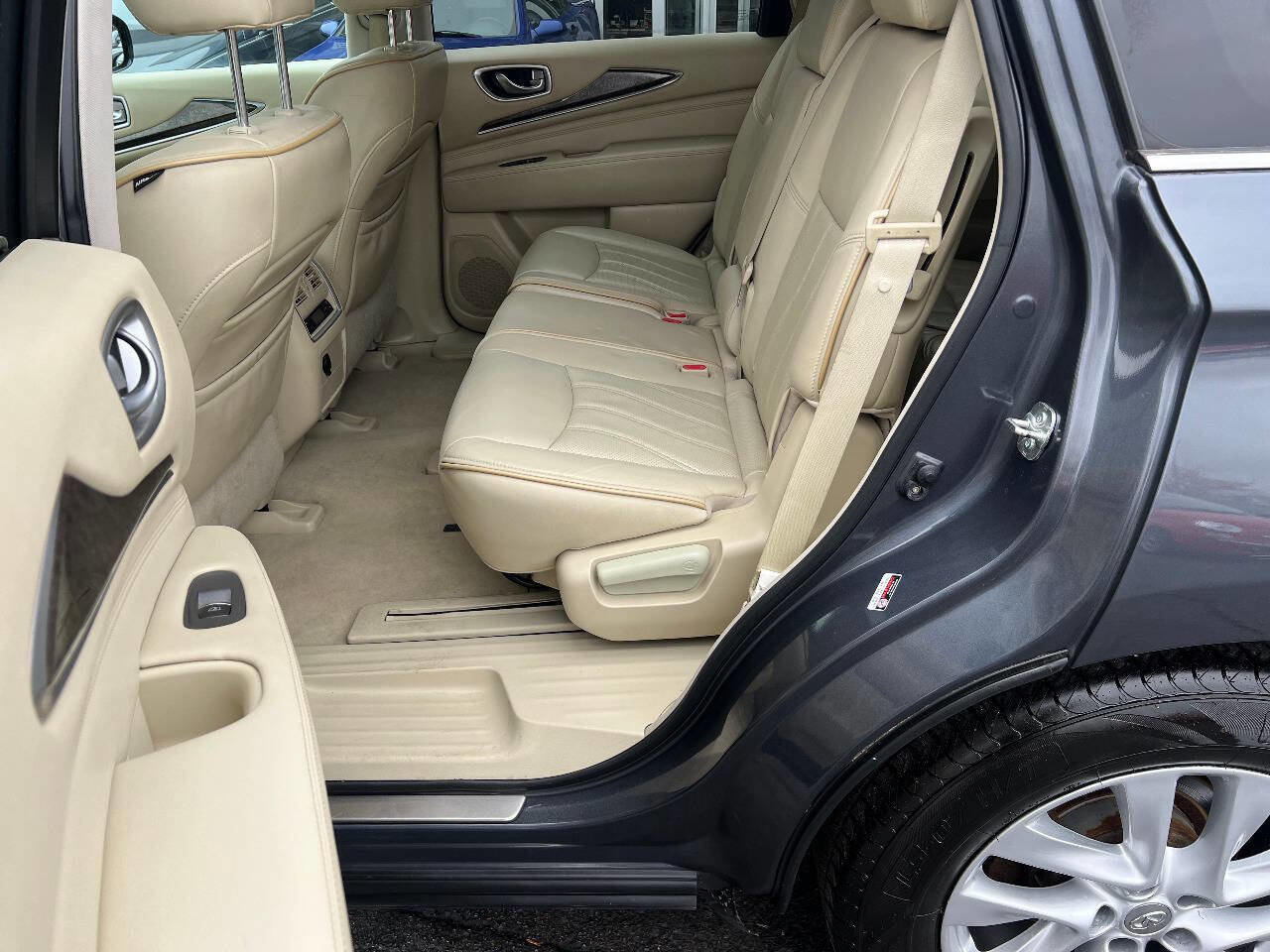 Used 2013 INFINITI JX35 Base AWD 4dr SUV w/ Cargo Pkg image 21