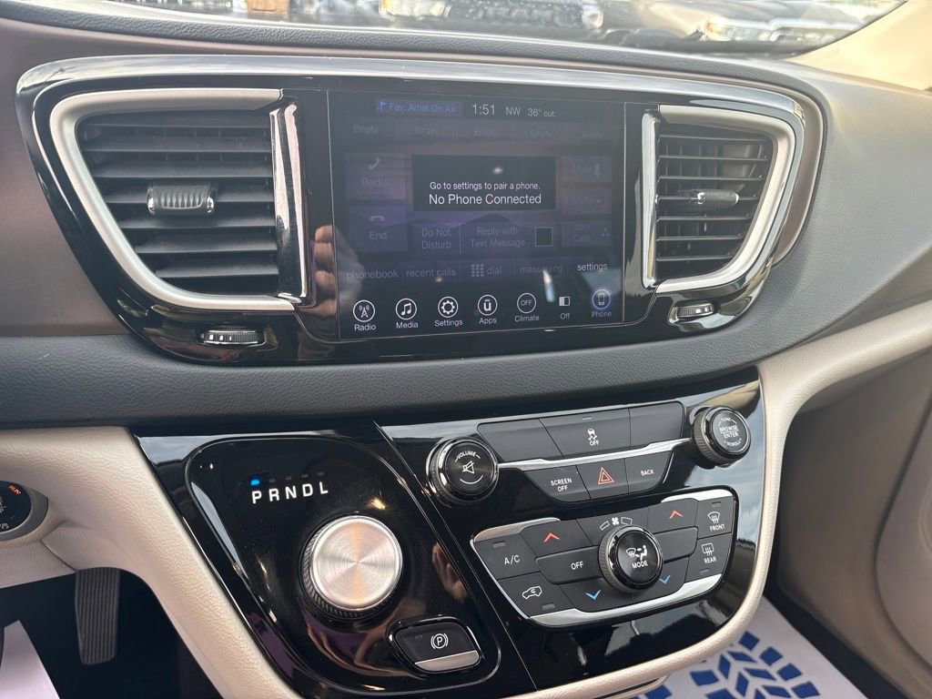 Used 2017 Chrysler Pacifica Touring image 19