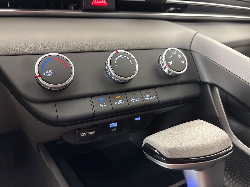 New 2026 Hyundai Elantra SE FWD image 32