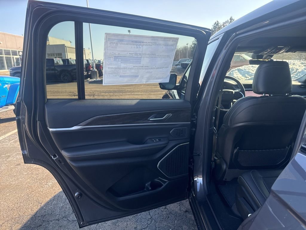 New 2026 Jeep Grand Cherokee L Limited image 31