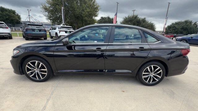 Used 2025 Volkswagen Jetta SE FWD image 5