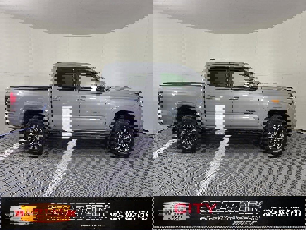 Used 2018 Toyota Tacoma TRD Sport image 8