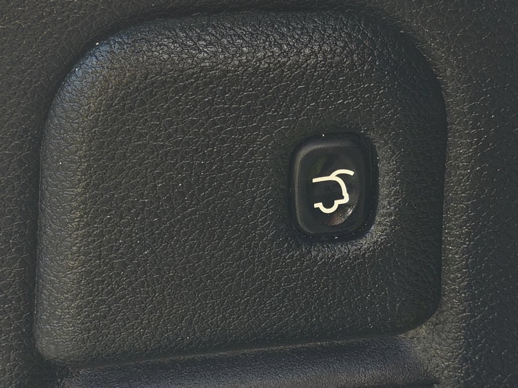 Used 2019 Jeep Grand Cherokee Laredo w/ Laredo X Package AWD/4WD image 18