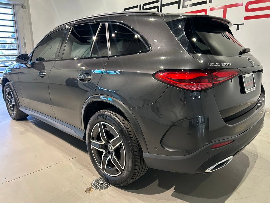 Used 2025 Mercedes-Benz GLC 300 4MATIC image 5