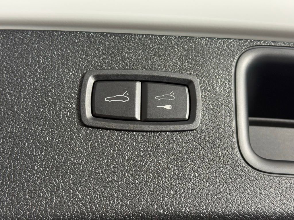 New 2026 Porsche Macan image 18