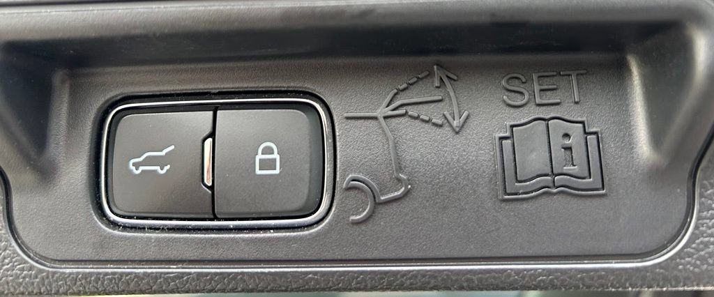 Used 2022 Ford Explorer Limited w/ Equipment Group 301A AWD/4WD image 42