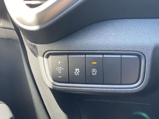 Used 2025 Kia Soul LX w/ LX Technology Package image 12