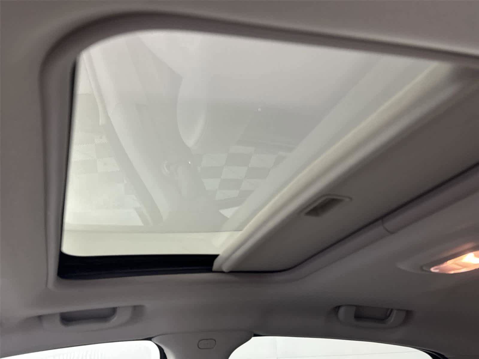 Used 2012 Chevrolet Impala LTZ FWD image 13