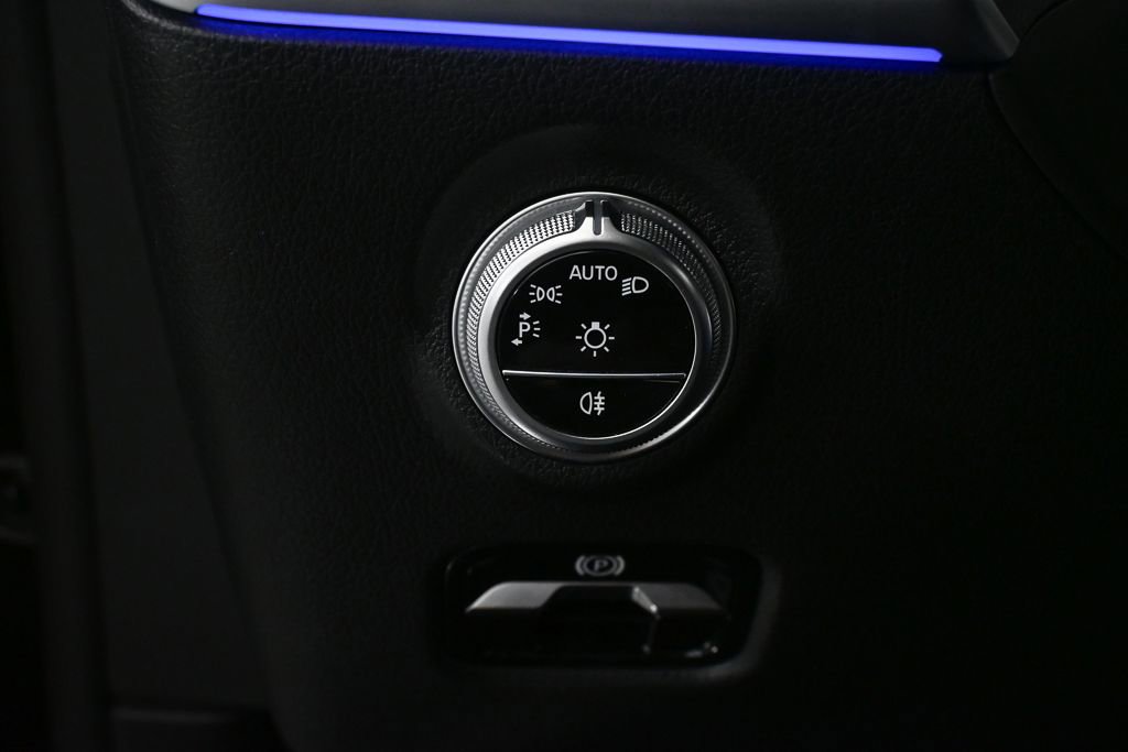 Certified 2022 Mercedes-Benz C 300 Sedan w/ Exclusive Trim Package image 9