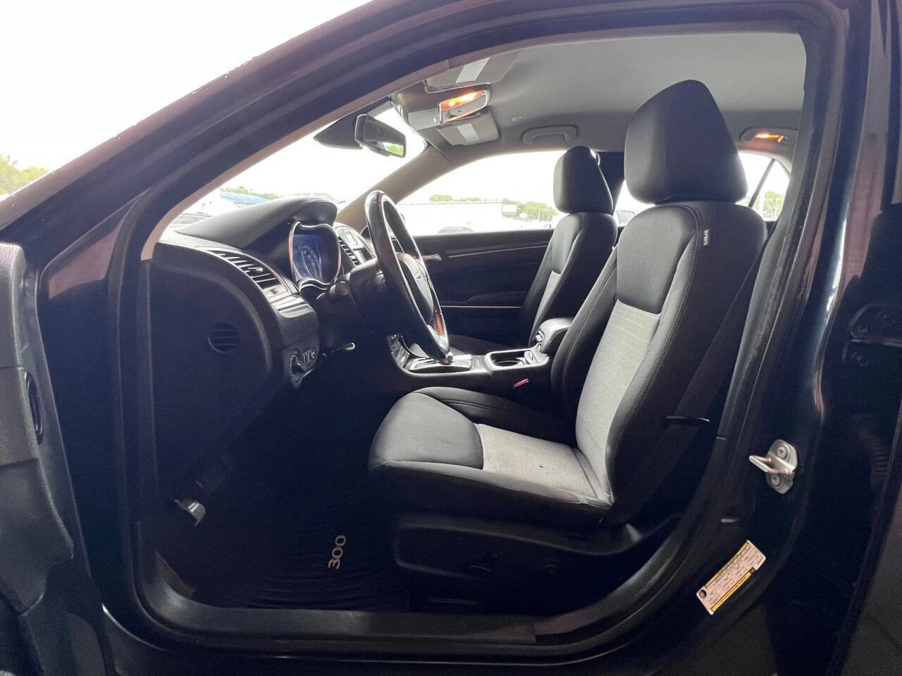 Used 2019 Chrysler 300 Touring w/ Sport Appearance Package image 10