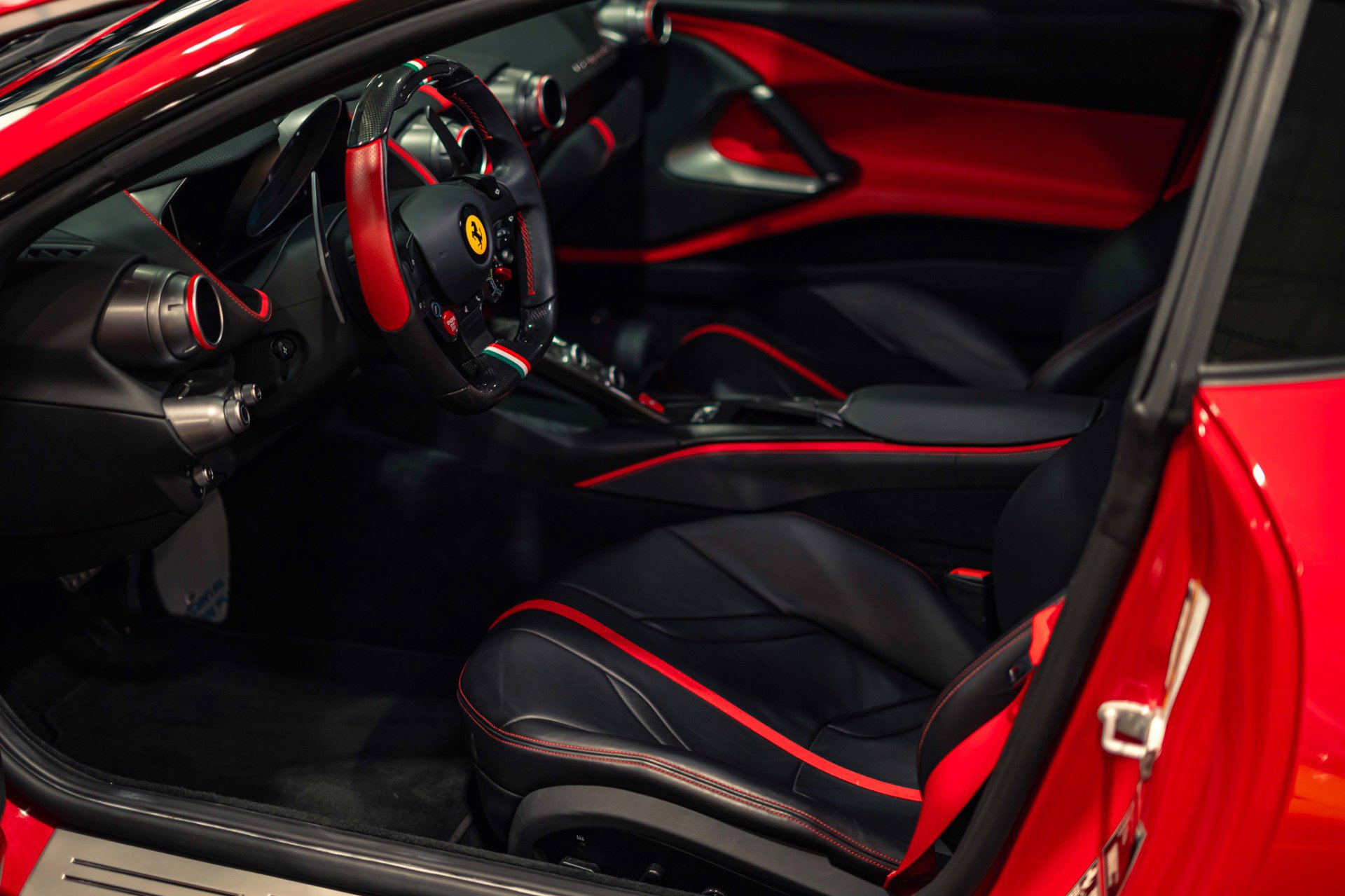 Used 2020 Ferrari 812 Superfast RWD image 30