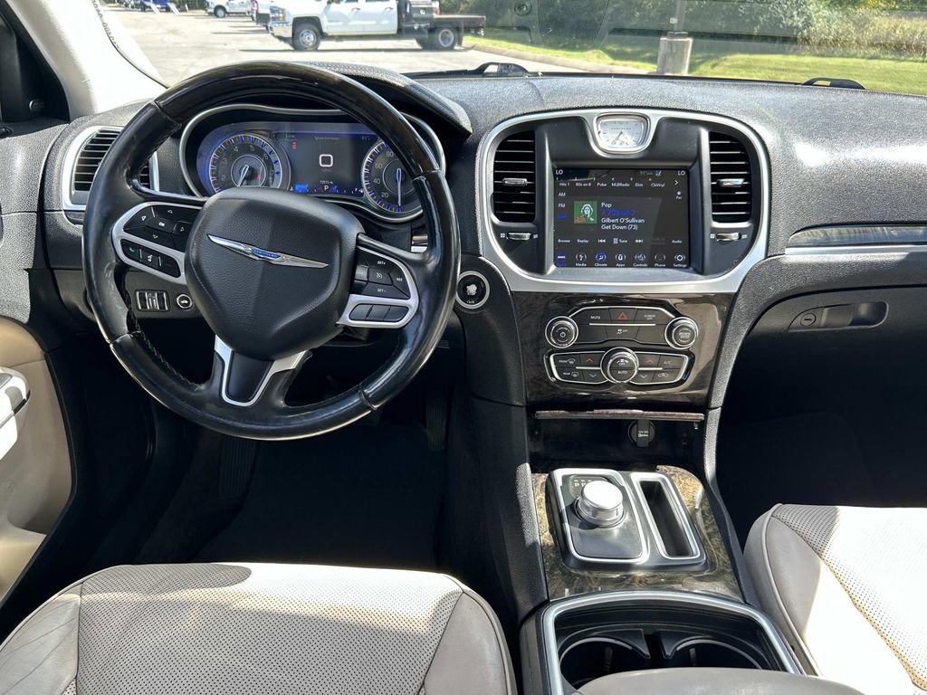 Used 2018 Chrysler 300 Limited image 15