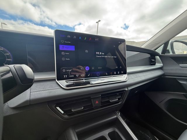 Used 2025 Volkswagen Tiguan SE w/ Panoramic Sunroof Package image 27
