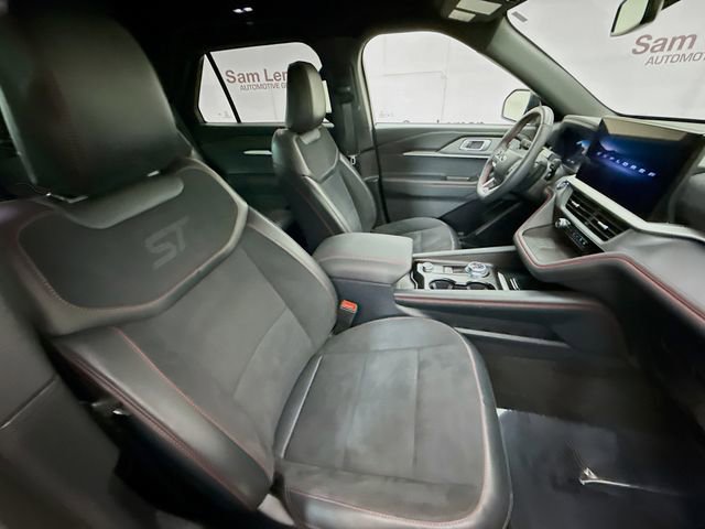 Used 2025 Ford Explorer ST image 30