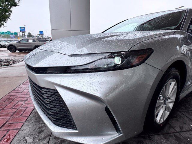 New 2026 Toyota Camry Hybrid FWD image 12