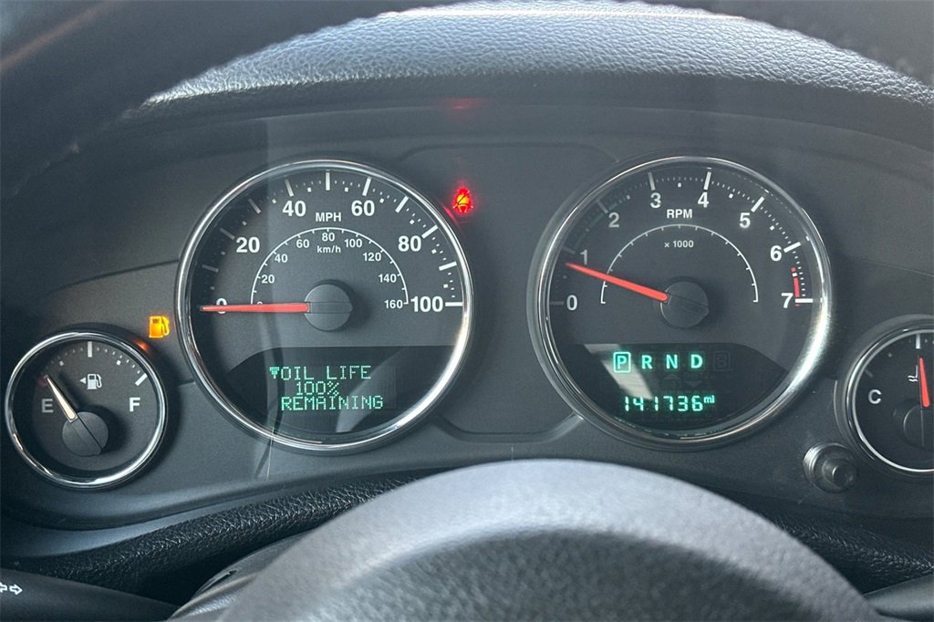 Used 2015 Jeep Wrangler Unlimited Rubicon w/ Connectivity Group image 24