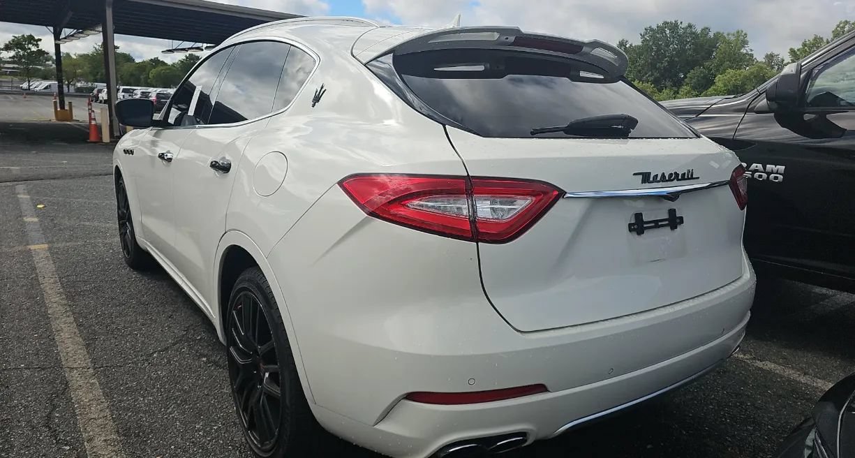 Used 2017 Maserati Levante w/ Sport Package AWD/4WD image 4